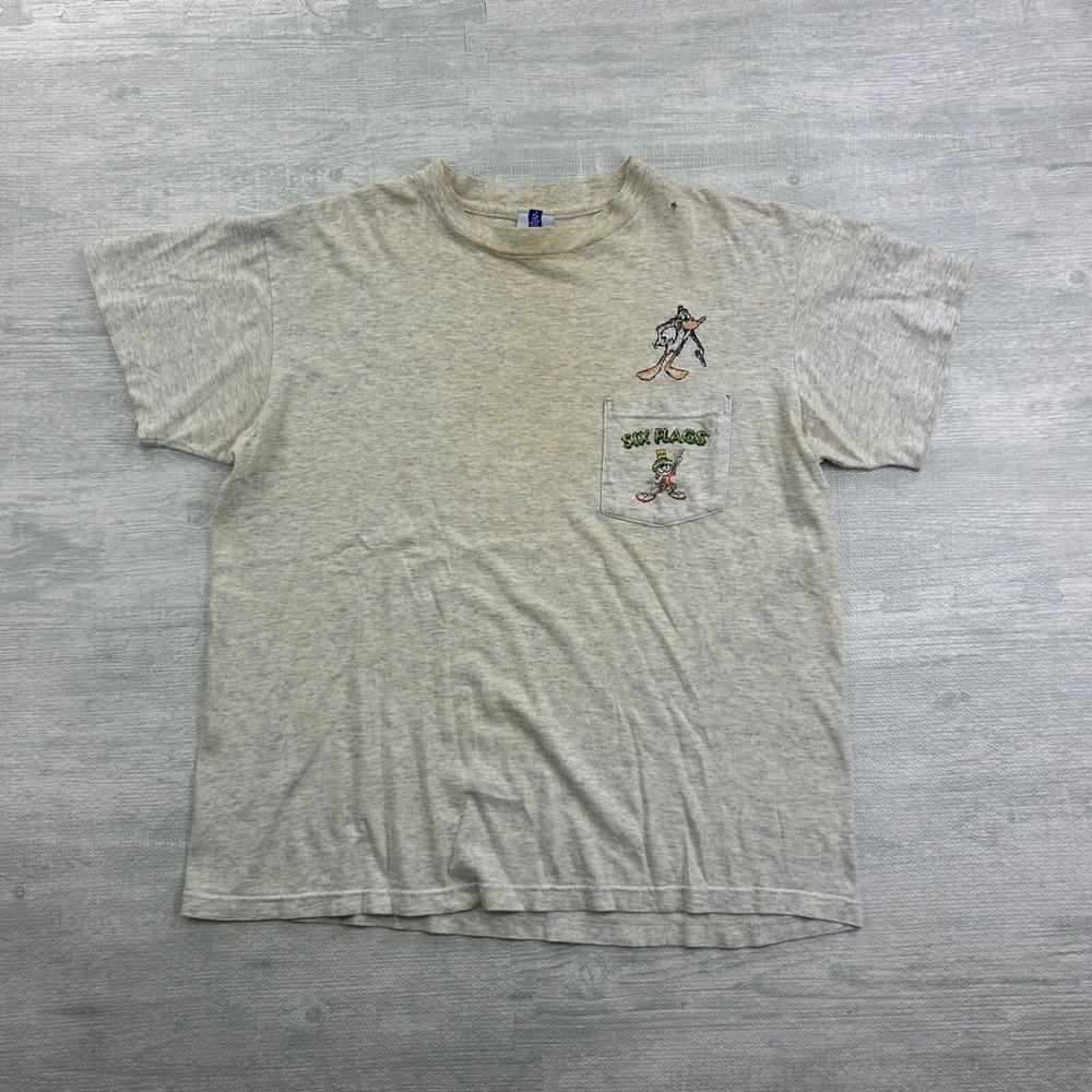 Vintage 90s Looney Tunes Six Flags Shirt Size Large Gray Pocket 1998 Daffy Duck